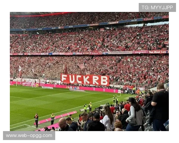 德甲举办老年球迷观赛派对，平均年龄70岁